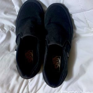 ALL BLACK SLIP ON VANS size(W)7.5 (M) 6.5
